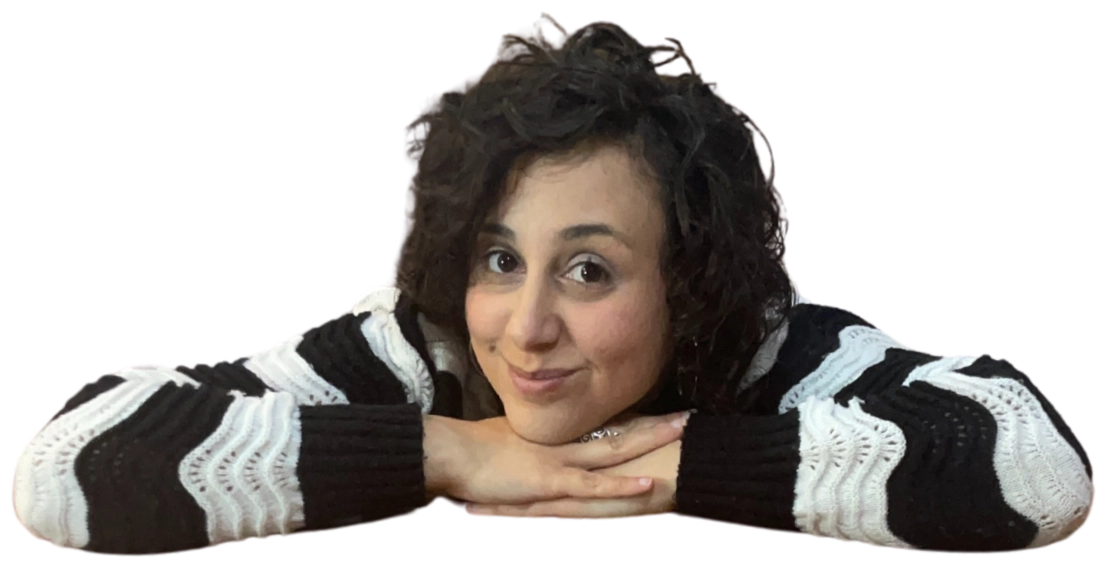 Benedetta insegnate d'italiano per stranieri con il viso posato sulle mani