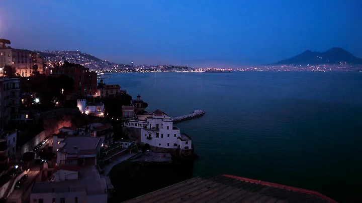 Panorama notturno di Napoli