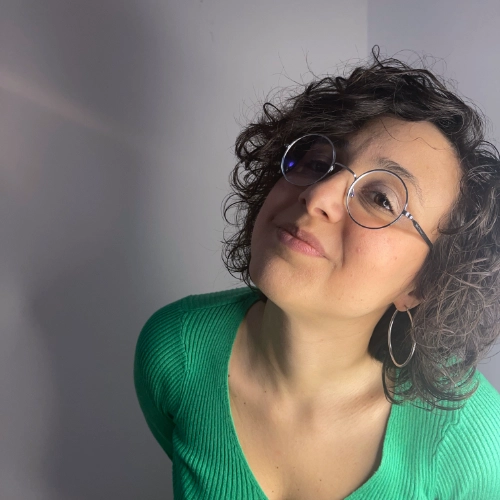 Benedetta insegnate d'italiano per stranieri di profilo